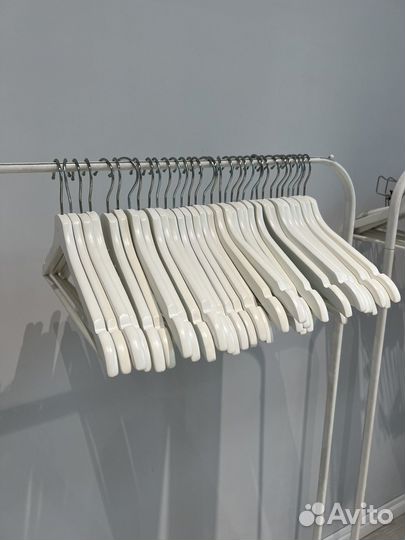 Вешалки плечики IKEA белые