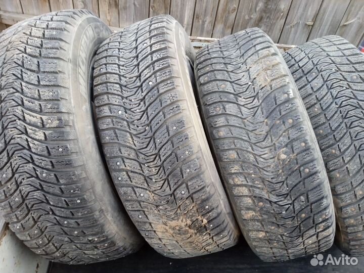 Michelin X-Ice North 3 215/65 R16