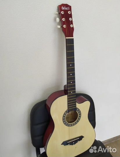 Акустическая гитара