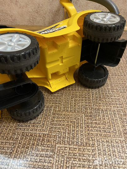 Машинка каталка с ручкой