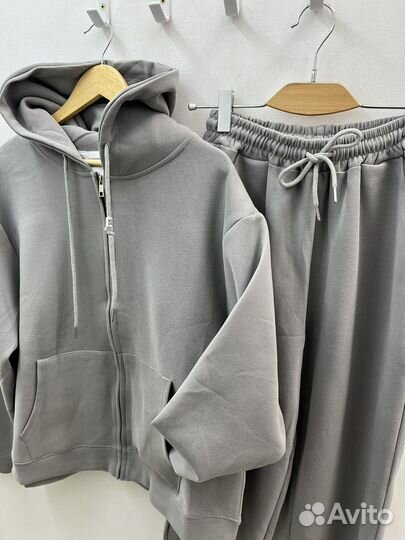 Женский спортивный костюм