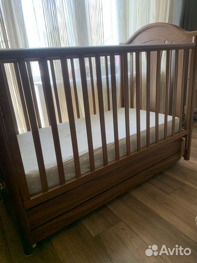 Детская кроватка