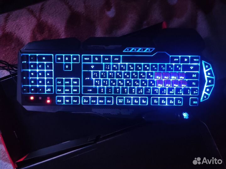 Игровая клавиатура с подсветкой