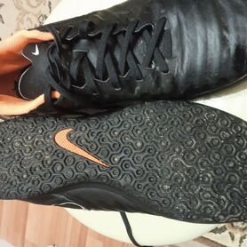 Футбольные бутсы nike40. 5