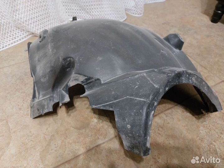 Продам передние подкрылки на w203