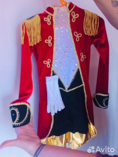 Платье для выступлений по фигурному катанию