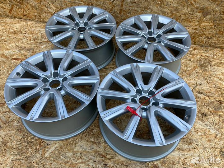 Комплект литых дисков R18x8 5x112