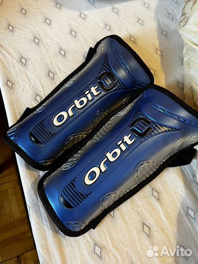 Щитки футбольные