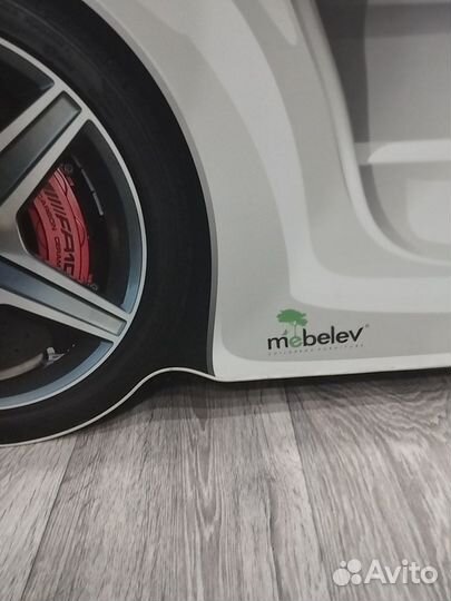 Детская кровать машина