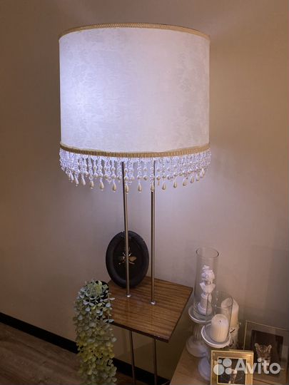 Лампочка с колонкой и пультом