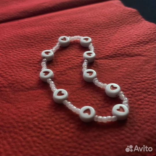 Браслет с сердечками из бисера