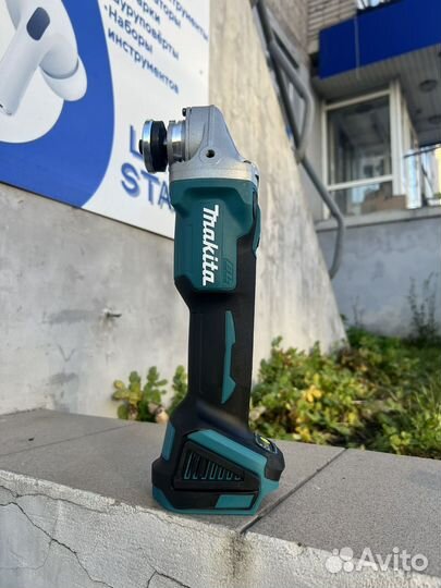 Аккумуляторная болгарка Makita