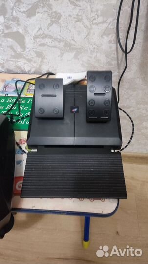 Игровой руль с педалями