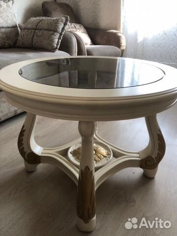 Журнальный столик круглый белый