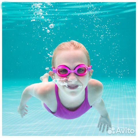 Новые спортивные очки для плавания