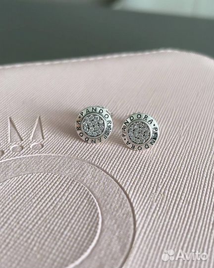 Серьги пусеты Pandora в наличии
