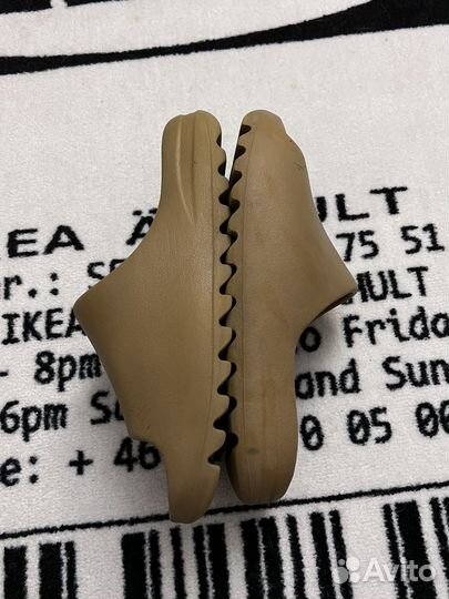 Yeezy slide ochre 9us