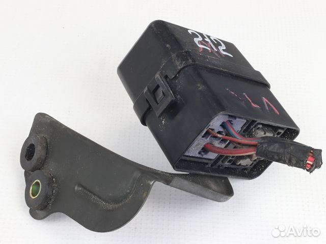 Блок реле тормозной системы Mitsubishi Pajero 3