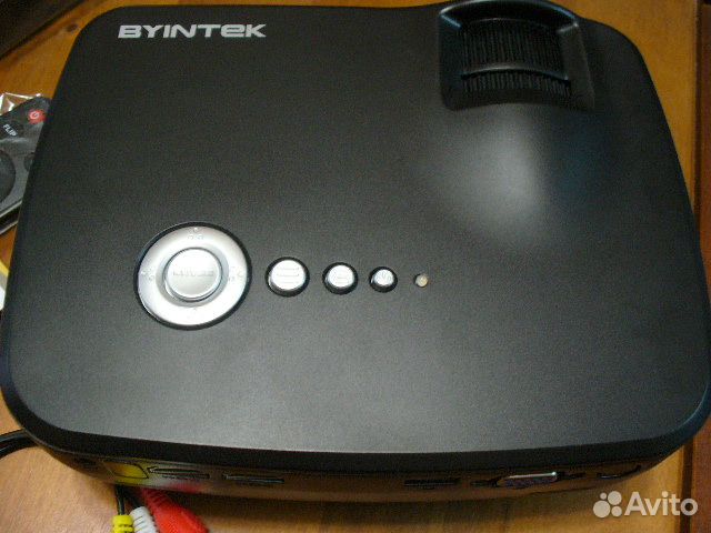 Мультимедийный LED проектор для дома и офиса