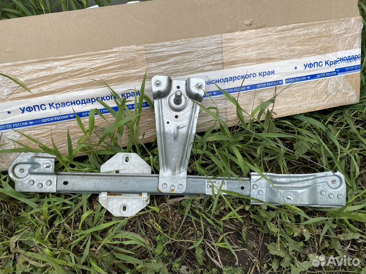 Стеклоподъемник правый Renault Logan 2, ручки