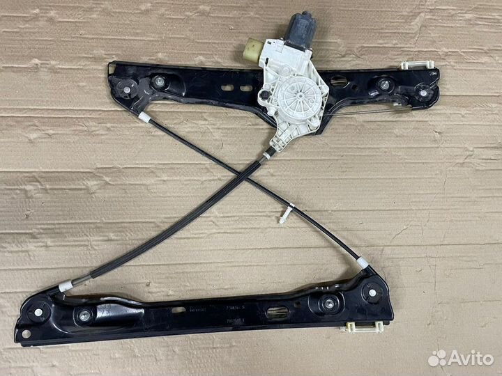Стеклоподъемник передний левый BMW E90