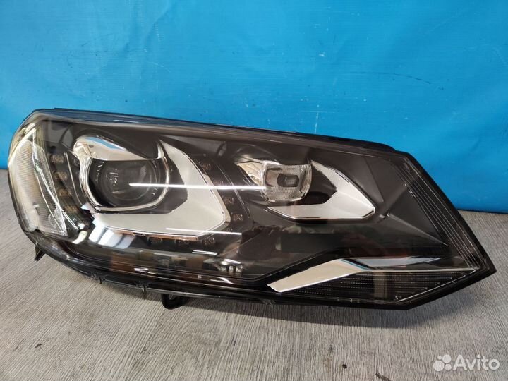 Фара правая Volkswagen Touareg 2 2010-2018