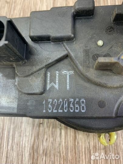 Замок двери передний правый Opel Astra H