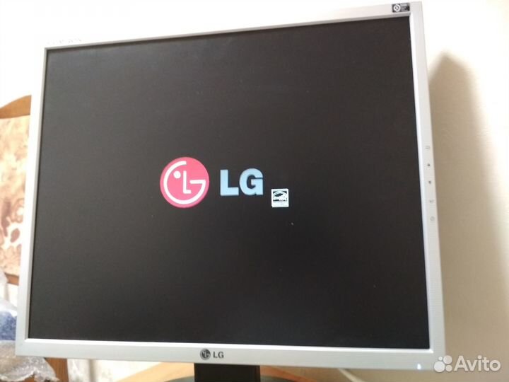 Монитор LG 19 дюймов