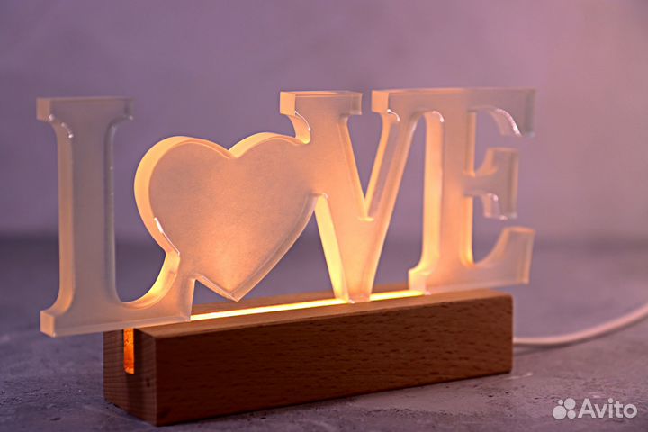 Светильник из эпоксидной смолы love