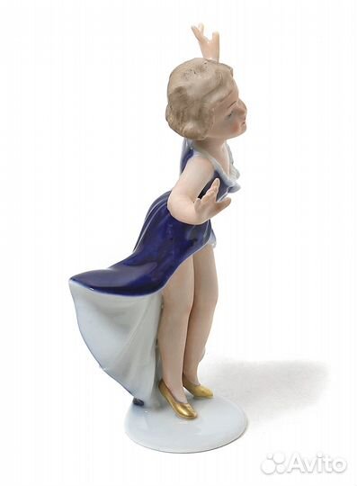 Фарфоровая фигура 