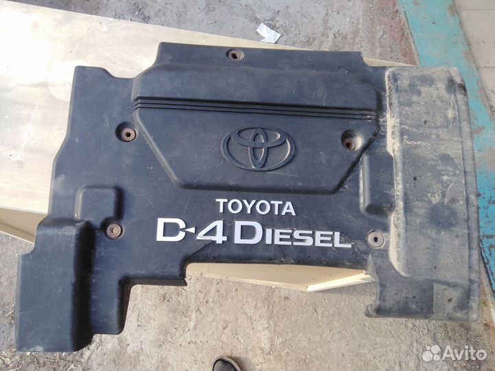 Крышка двигателя декоративная авенсис D4D