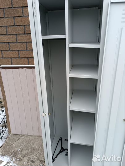 Металлический шкаф