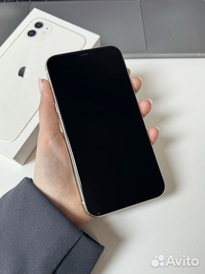 iPhone 11, 64 ГБ