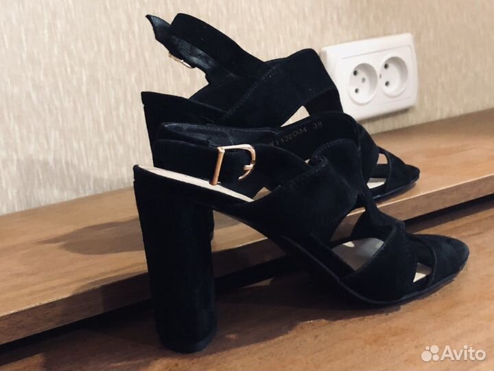 Босоножки pierre cardin 38