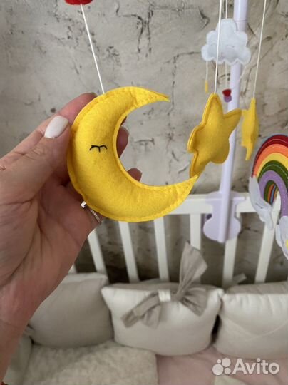 Мобиль в кроватку из фетра