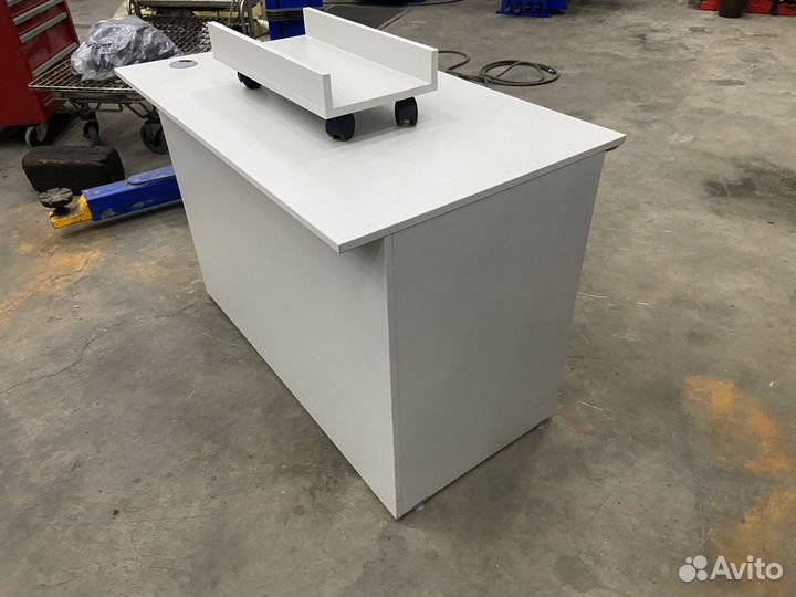 Стол компьютерный