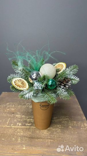 Новогодний из нобилиса. Доставка цветов