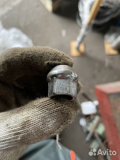 Колесные гайки