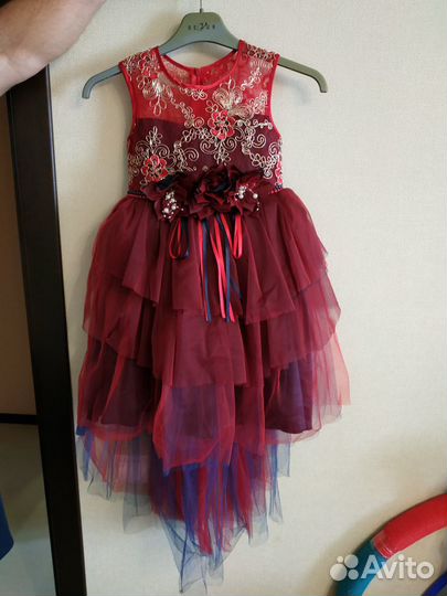 Платье праздничное на 6-8 лет
