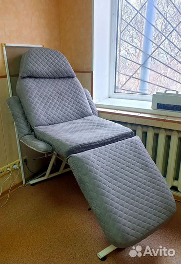 Кушетка для массажа с вырезом