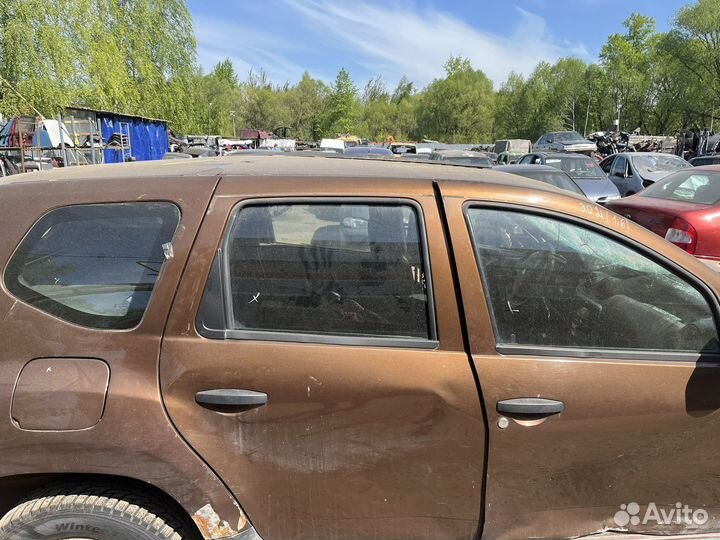 Стекло боковое правое Renault Duster 1