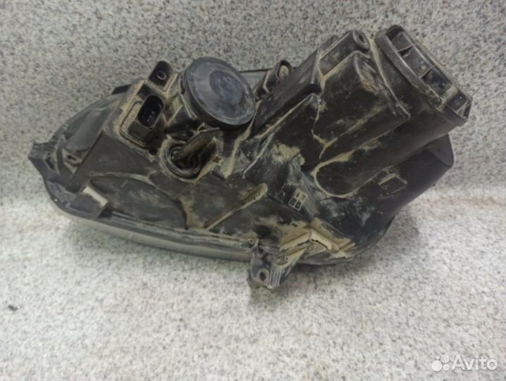 Фара правая Volkswagen Golf 5 2007