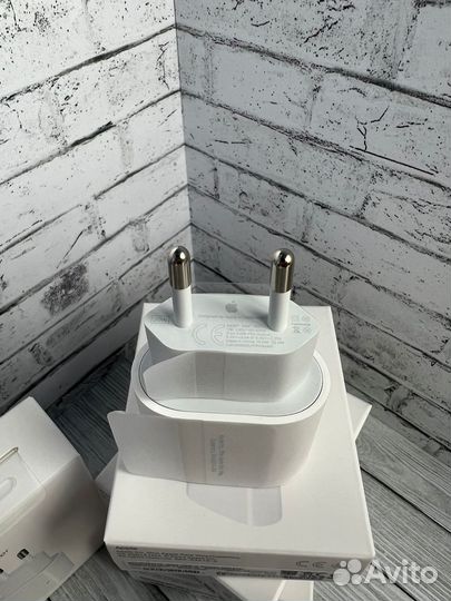 Зарядное устройство на iPhone оригинал W20