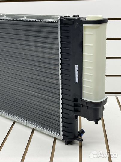 Радиатор охлаждения двигателя BMW 5 E39