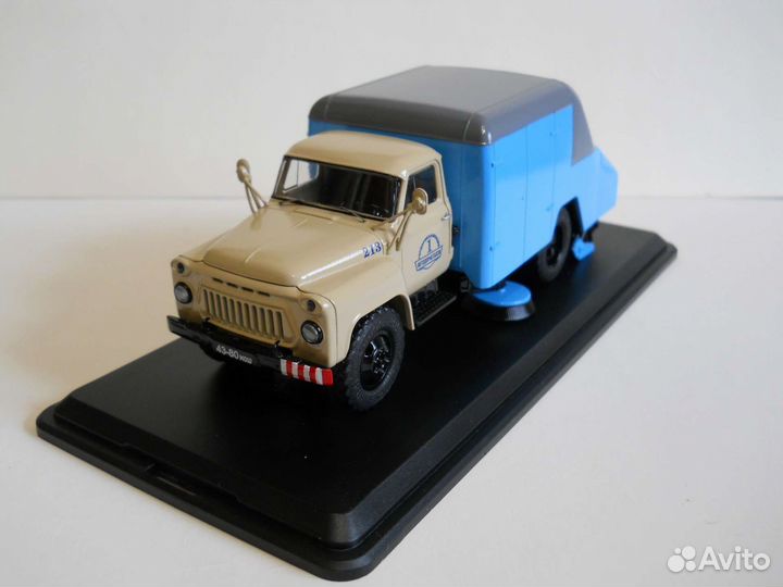 Модель подметально-уборочной машины пу-53