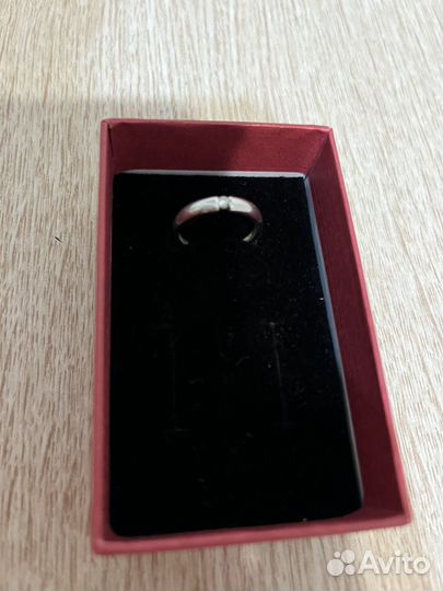 Кольцо с бриллиантом