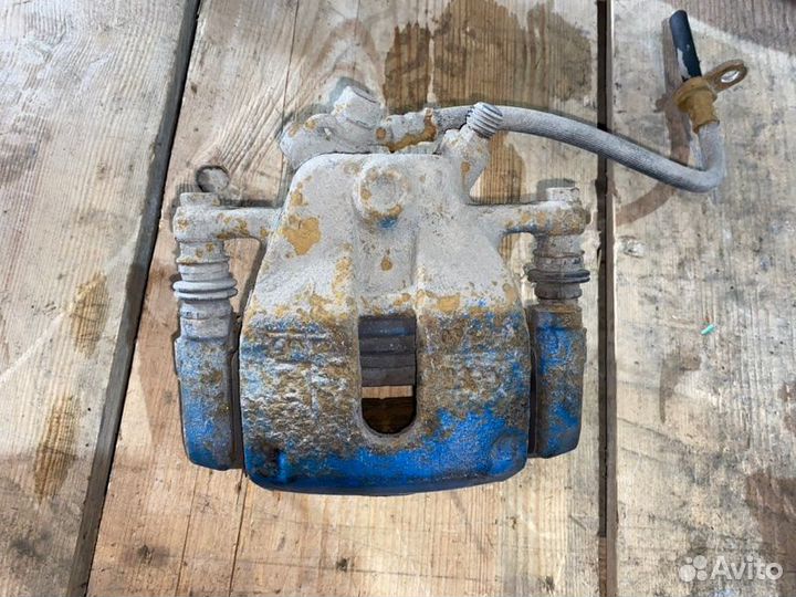 Суппорт передний Suzuki Swift хэтчбек 5 дв 1.3