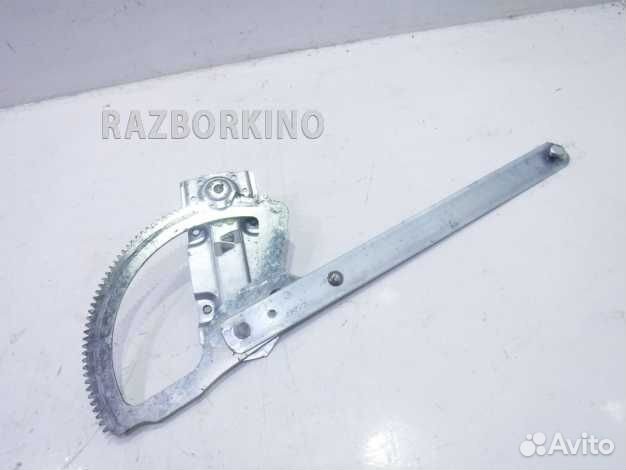 Стеклоподъемник механический передний правый