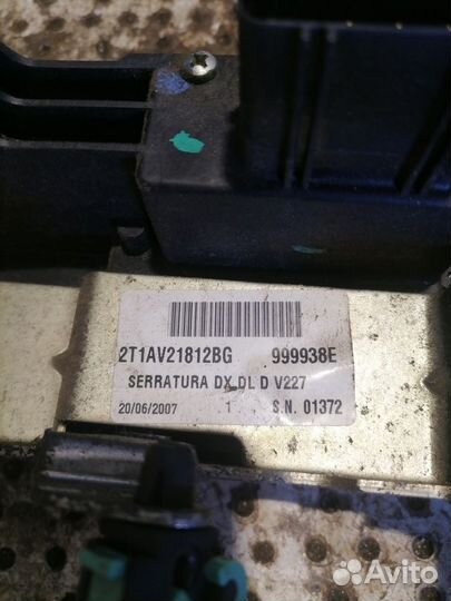 Замок двери передний правый Ford Tourneo Connect 1