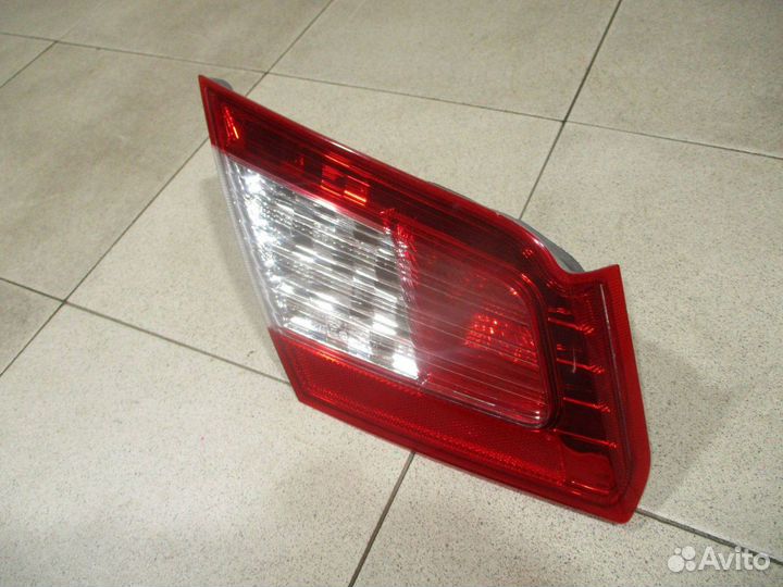 Фонарь задний внутренний левый Mitsubishi Galant 9